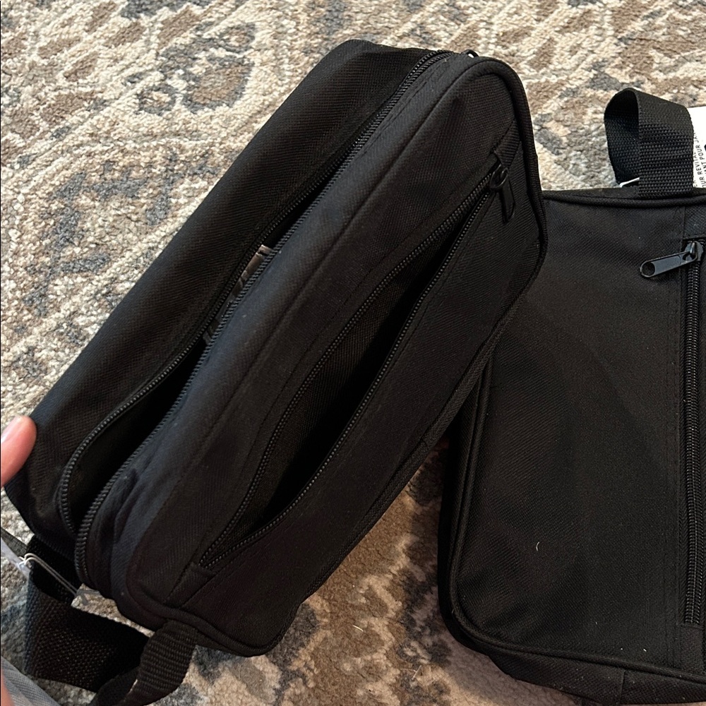 Set of 2 Land Rover bags for car care items - Picture 4 of 4